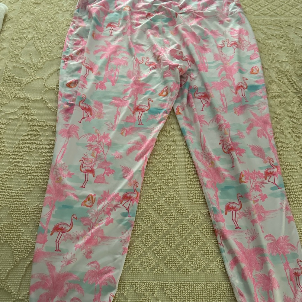 Crown & Ivy Leggings or workout pants